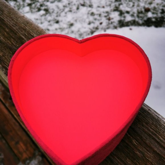Laura Secord Heart Shaped Pink Velvet Chocolate Box with Bow - Picture 12 of 16